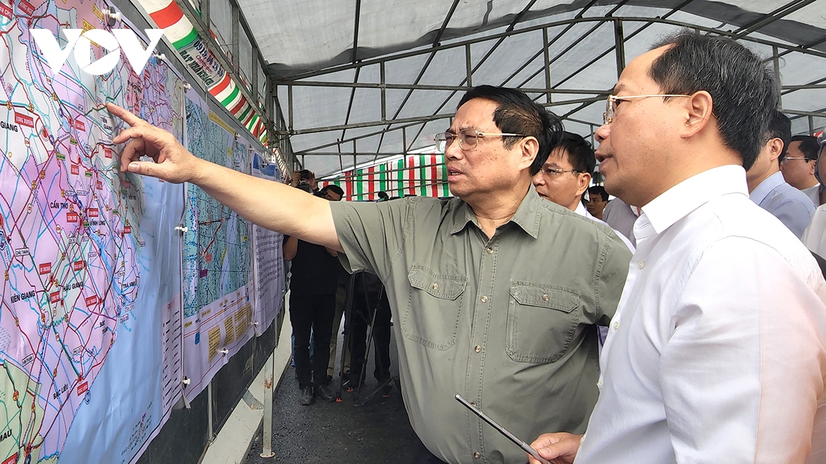 Thủ tướng Phạm Minh Chính kiểm tra Dự án cao tốc khu vực ĐBSCL